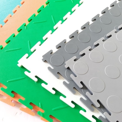 Piastrelle di pavimento di garage in PVC grigio impermeabile per interni e esterni